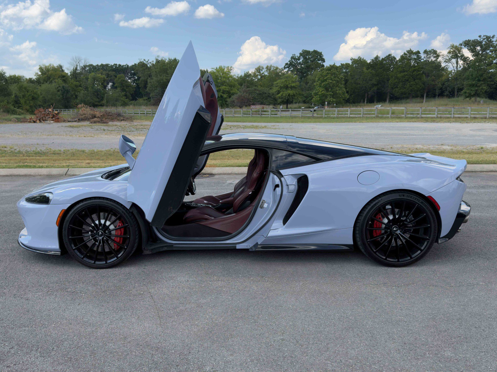 Used 2020 McLaren GT RWD image 9