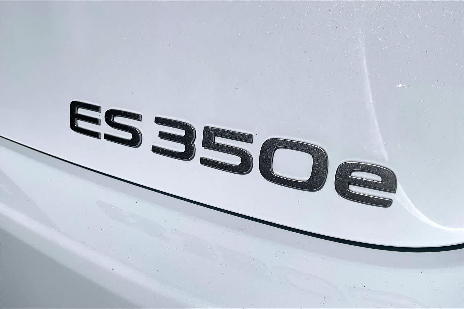 New 2026 Lexus ES 350e FWD image 8