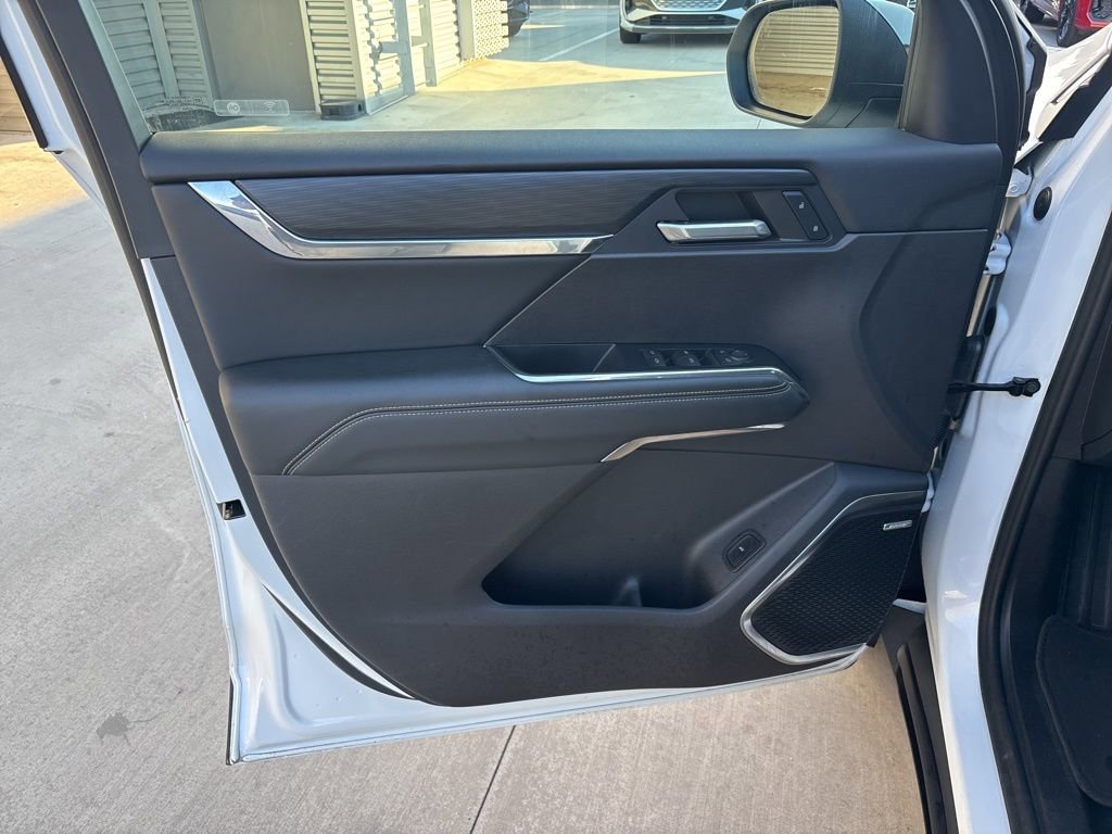 Used 2024 GMC Acadia Elevation image 10