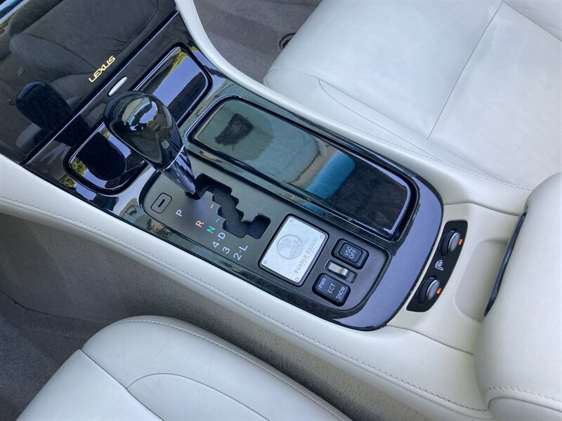 Used 2004 Lexus SC 430 Convertible RWD image 29