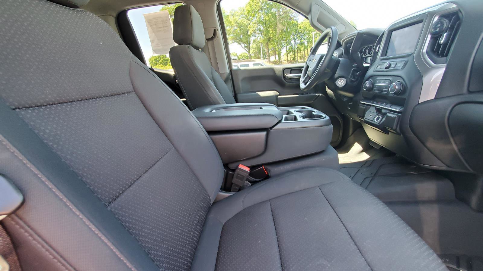 Used 2020 Chevrolet Silverado 1500 Custom w/ Custom Value Package AWD/4WD image 4