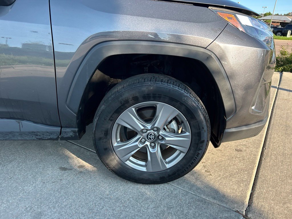 Used 2025 Toyota RAV4 XLE AWD/4WD image 33