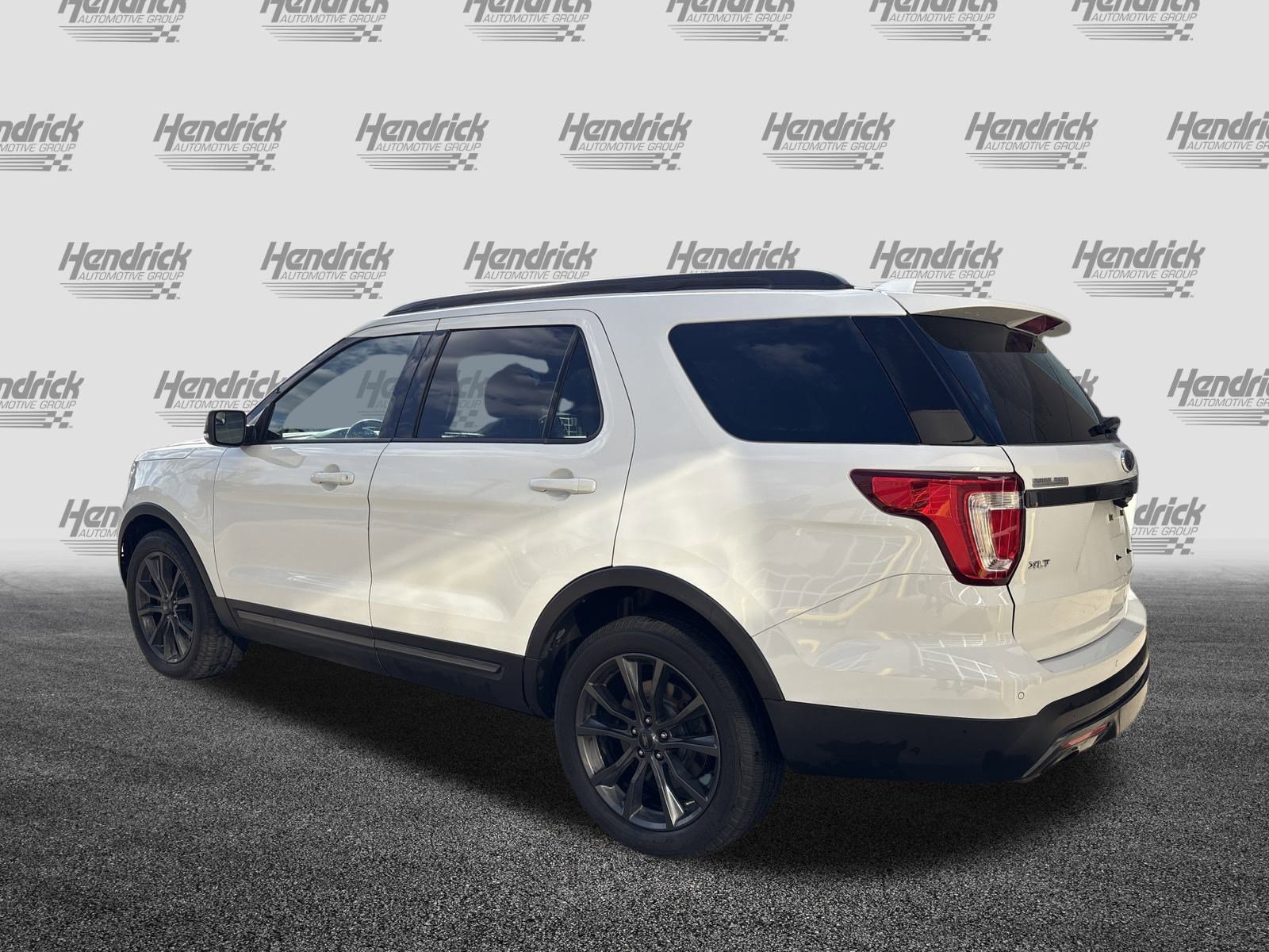 Used 2017 Ford Explorer XLT w/ Equipment Group 202A image 8