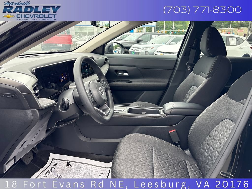 Used 2025 Nissan Kicks SV AWD/4WD image 3