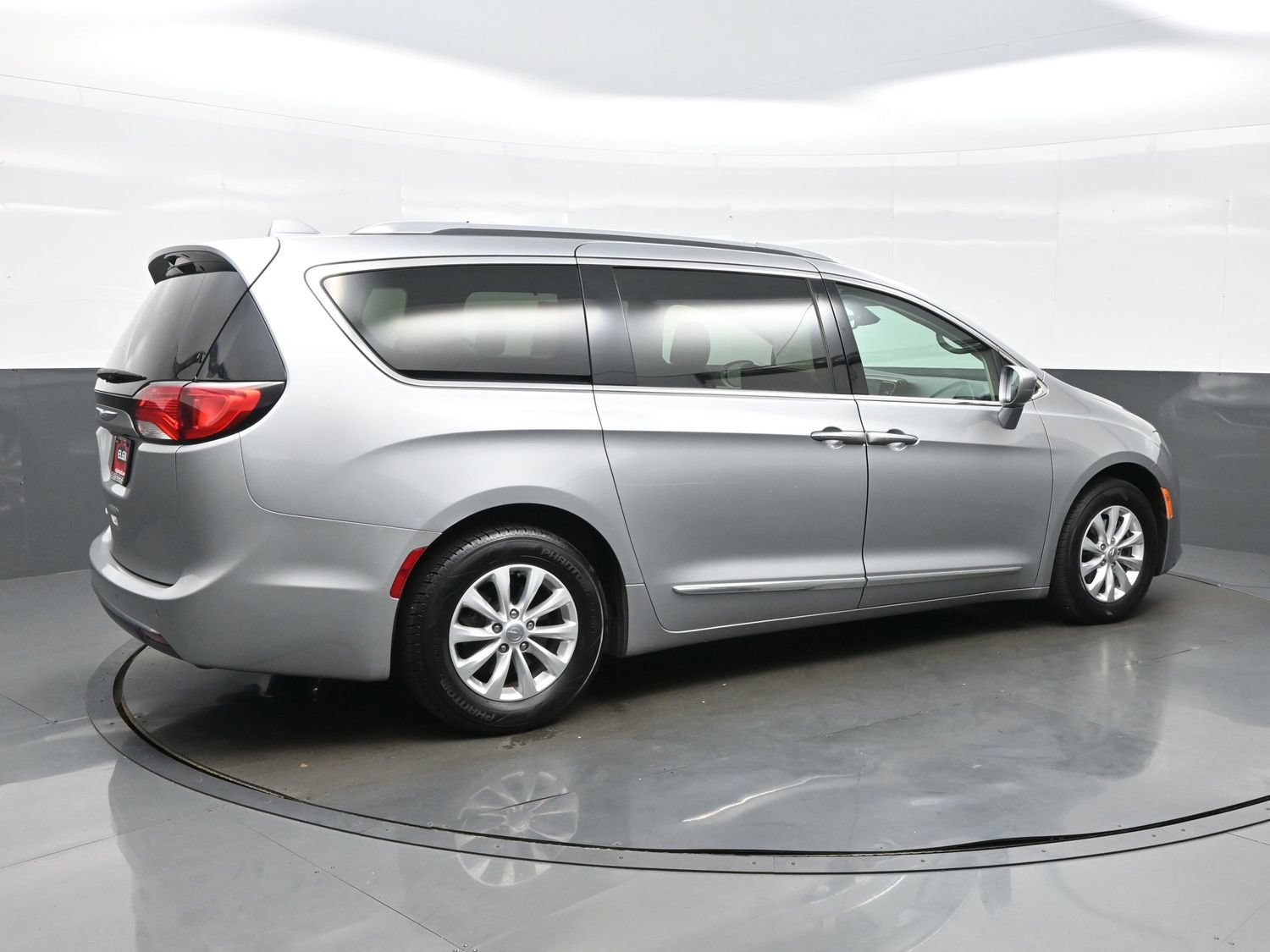 Used 2018 Chrysler Pacifica Touring-L Plus FWD image 6