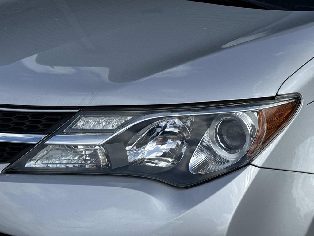 Used 2014 Toyota RAV4 LE image 7