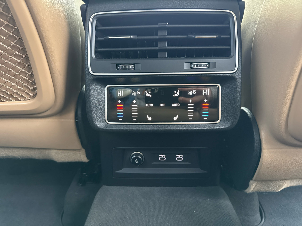 Used 2021 Audi Q8 Prestige w/ Prestige Package image 38