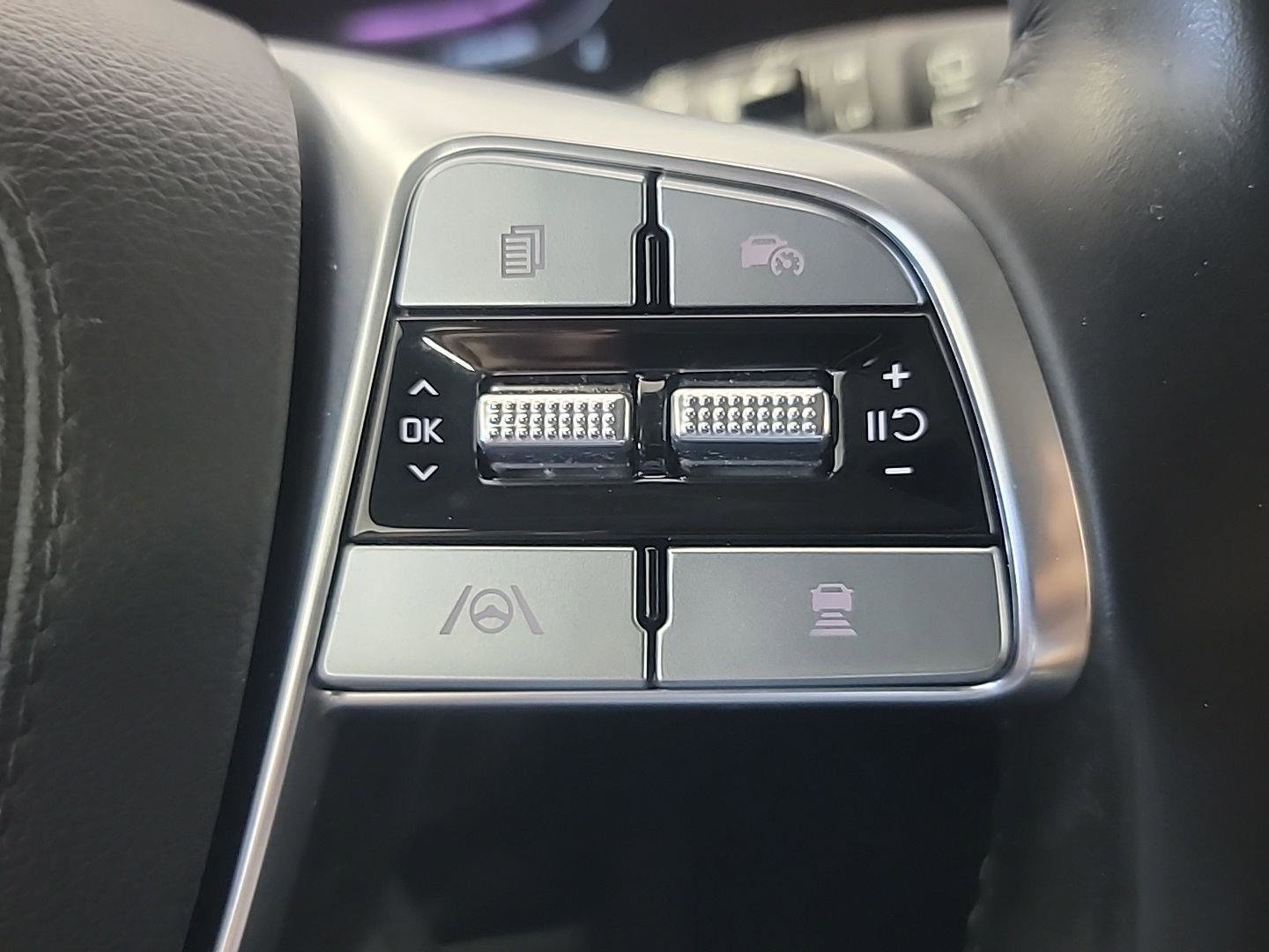 Used 2023 Kia Telluride LX AWD/4WD image 30