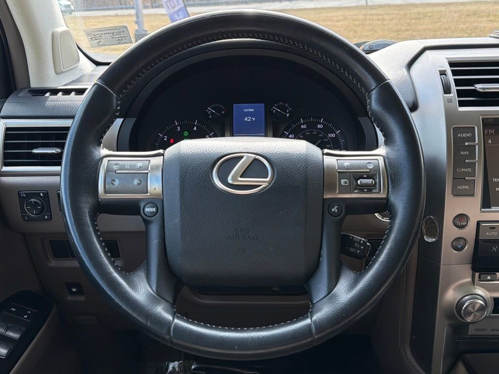 Used 2017 Lexus GX 460 image 17