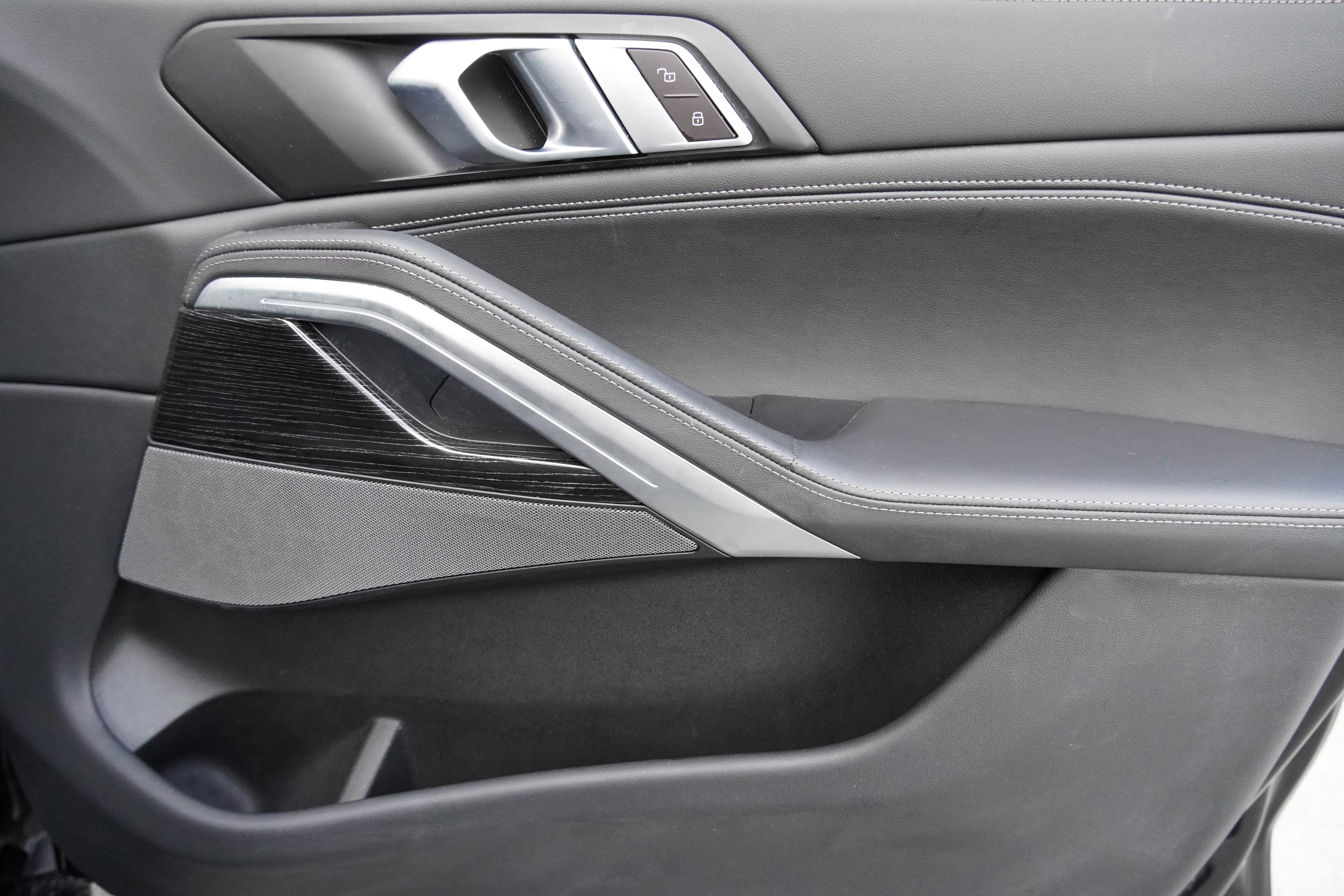 Certified 2024 BMW X6 xDrive40i w/ Premium Package image 33