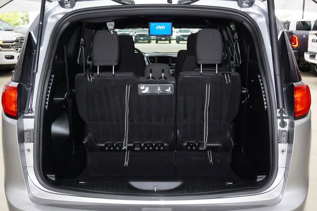 Used 2018 Chrysler Pacifica Touring Plus w/ S Appearance Package FWD image 32