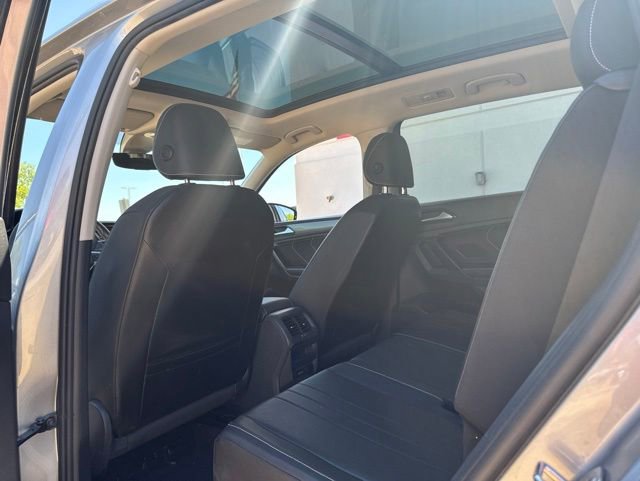 Used 2023 Volkswagen Tiguan SE w/ Panoramic Sunroof Package FWD image 18