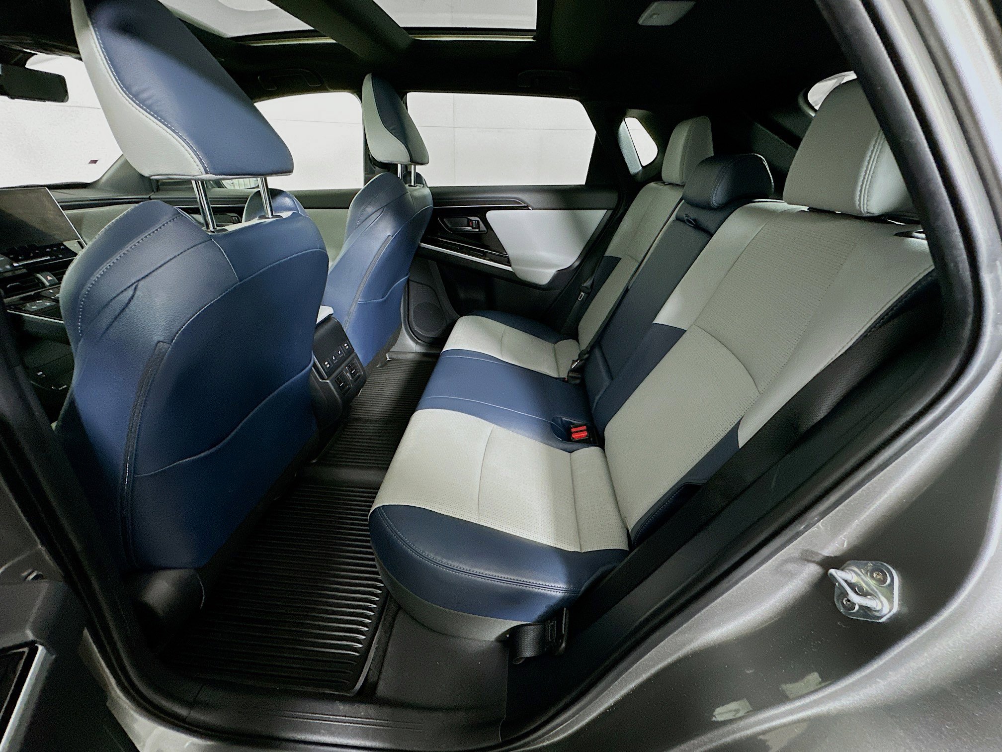 Used 2024 Subaru Solterra Touring w/ Touring Package image 30