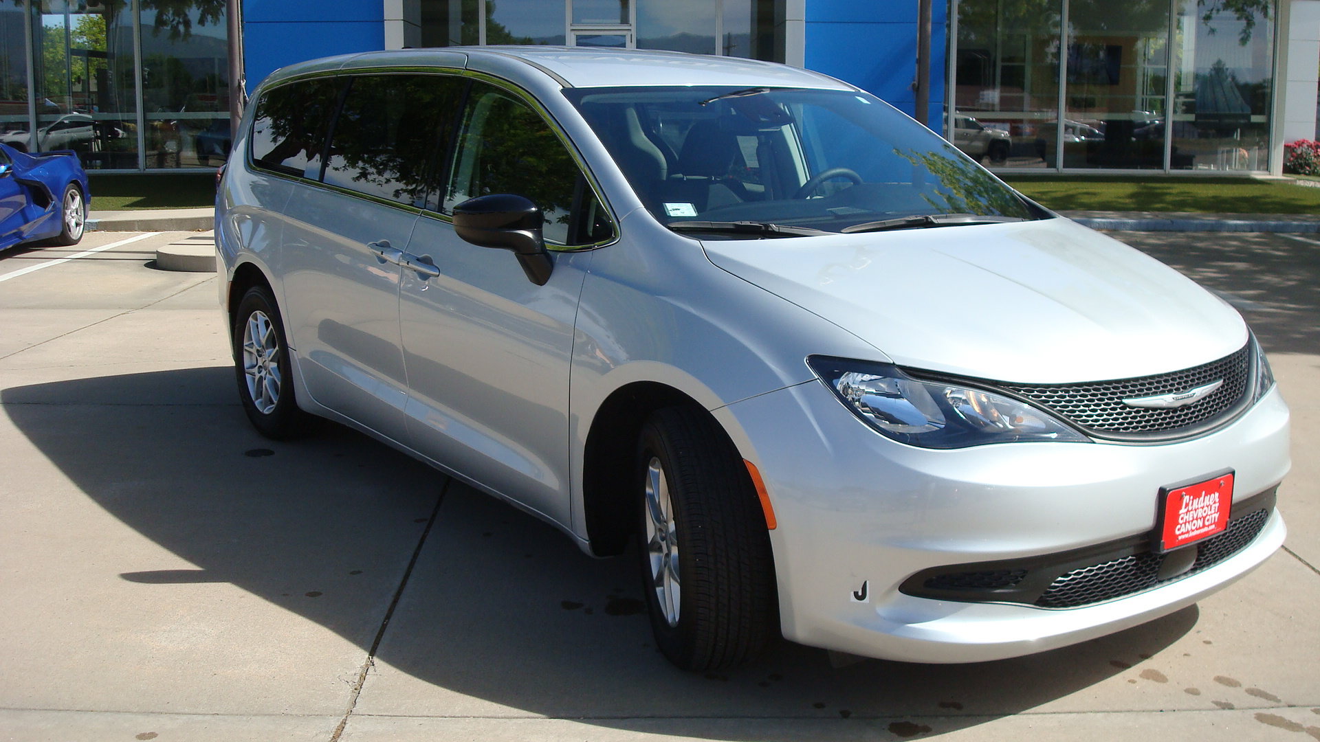 Used 2024 Chrysler Voyager LX FWD image 3