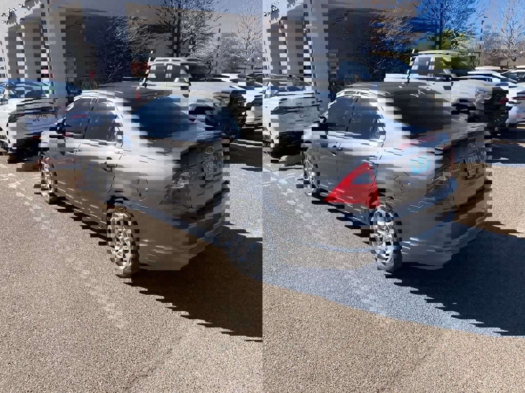 Used 2010 Ford Fusion SE image 3