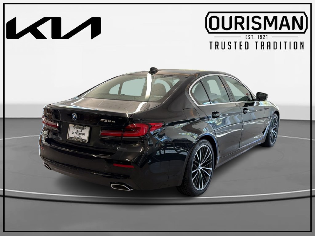 Used 2022 BMW 530e xDrive w/ Convenience Package AWD/4WD image 4