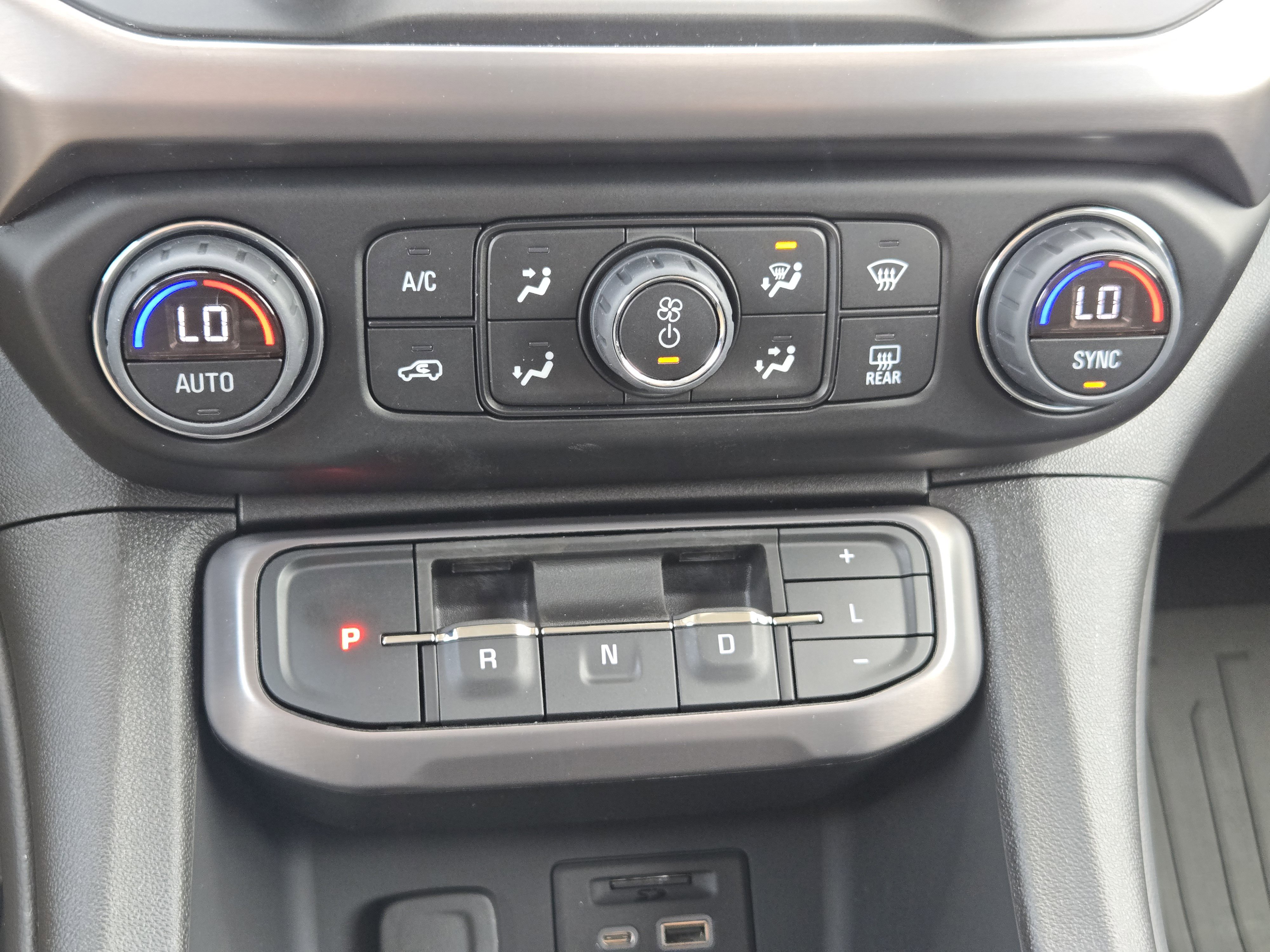 Used 2023 GMC Acadia AT4 w/ Preferred Package image 22