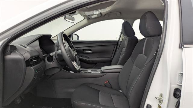 Used 2025 Nissan Sentra SV FWD image 14