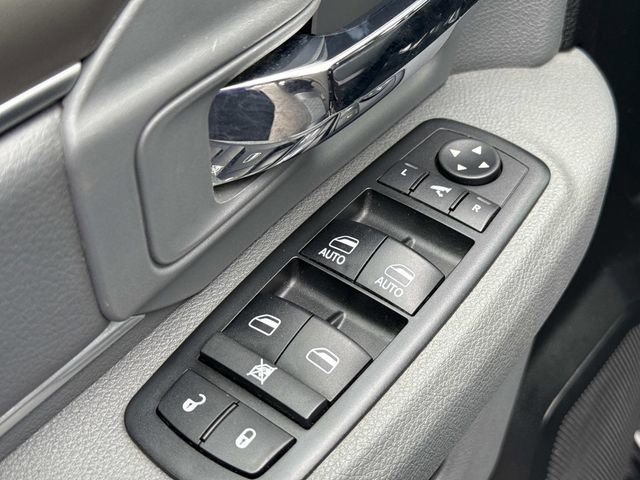 Used 2018 RAM 1500 SLT AWD/4WD image 10