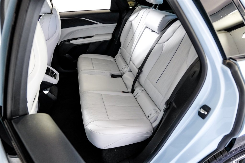 Used 2024 Cadillac Lyriq Luxury image 41