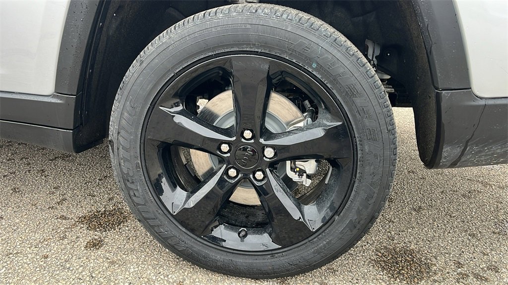 New 2025 Jeep Grand Cherokee L Altitude image 36