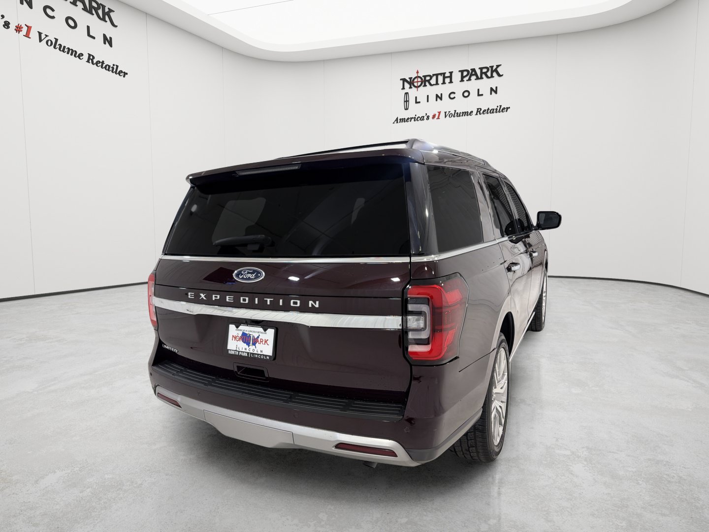 Used 2024 Ford Expedition Limited AWD/4WD image 5