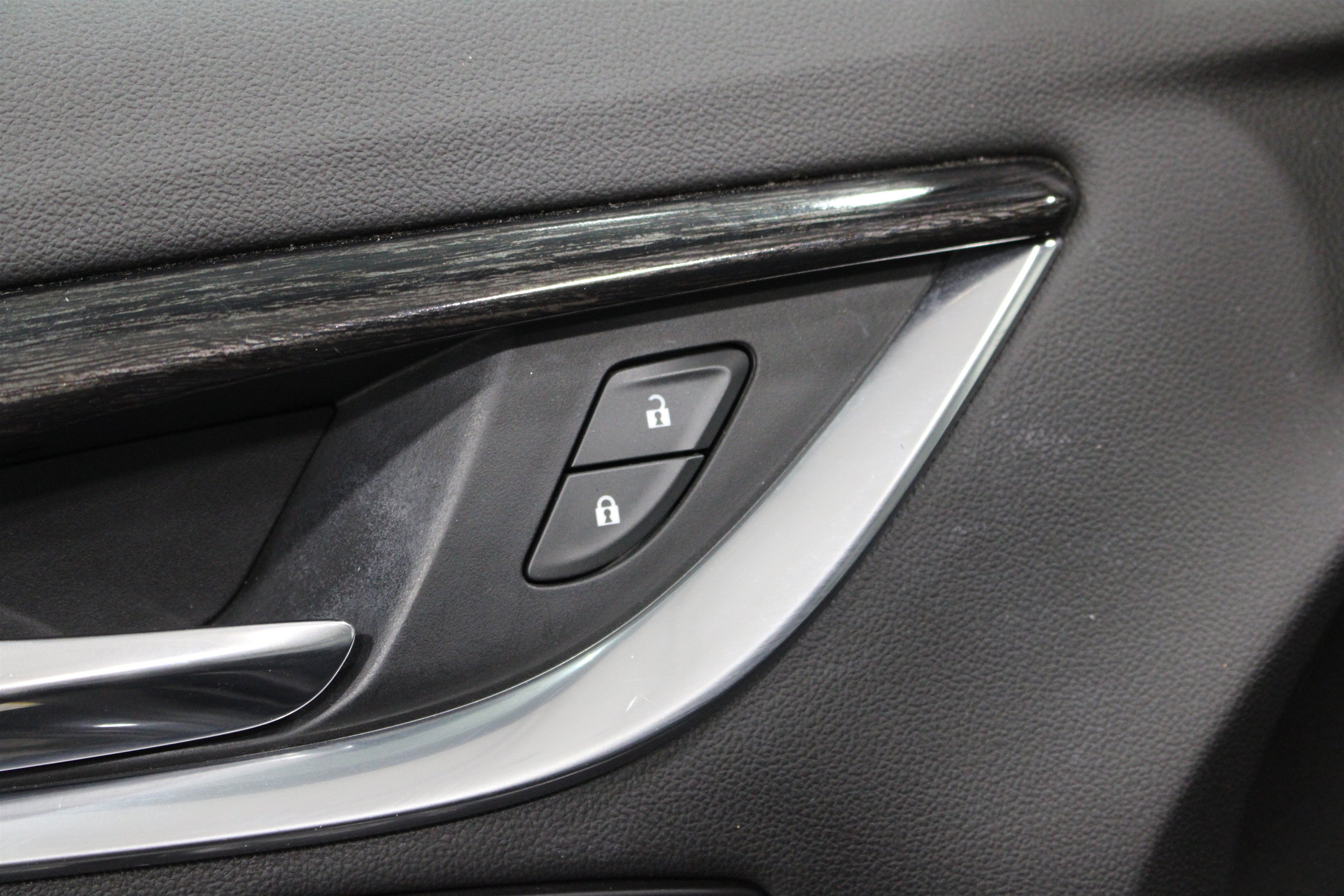 Used 2019 Buick Enclave Avenir w/ Avenir Technology Package FWD image 9