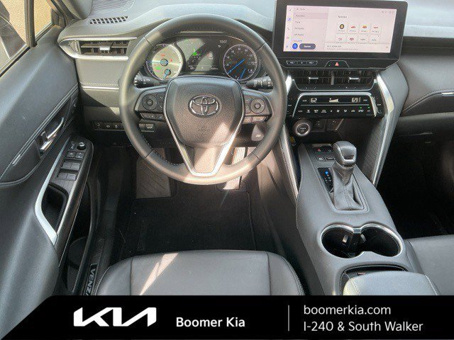 Used 2023 Toyota Venza XLE image 14