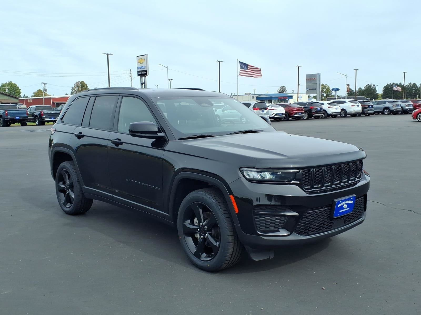 Used 2023 Jeep Grand Cherokee Altitude AWD/4WD image 8