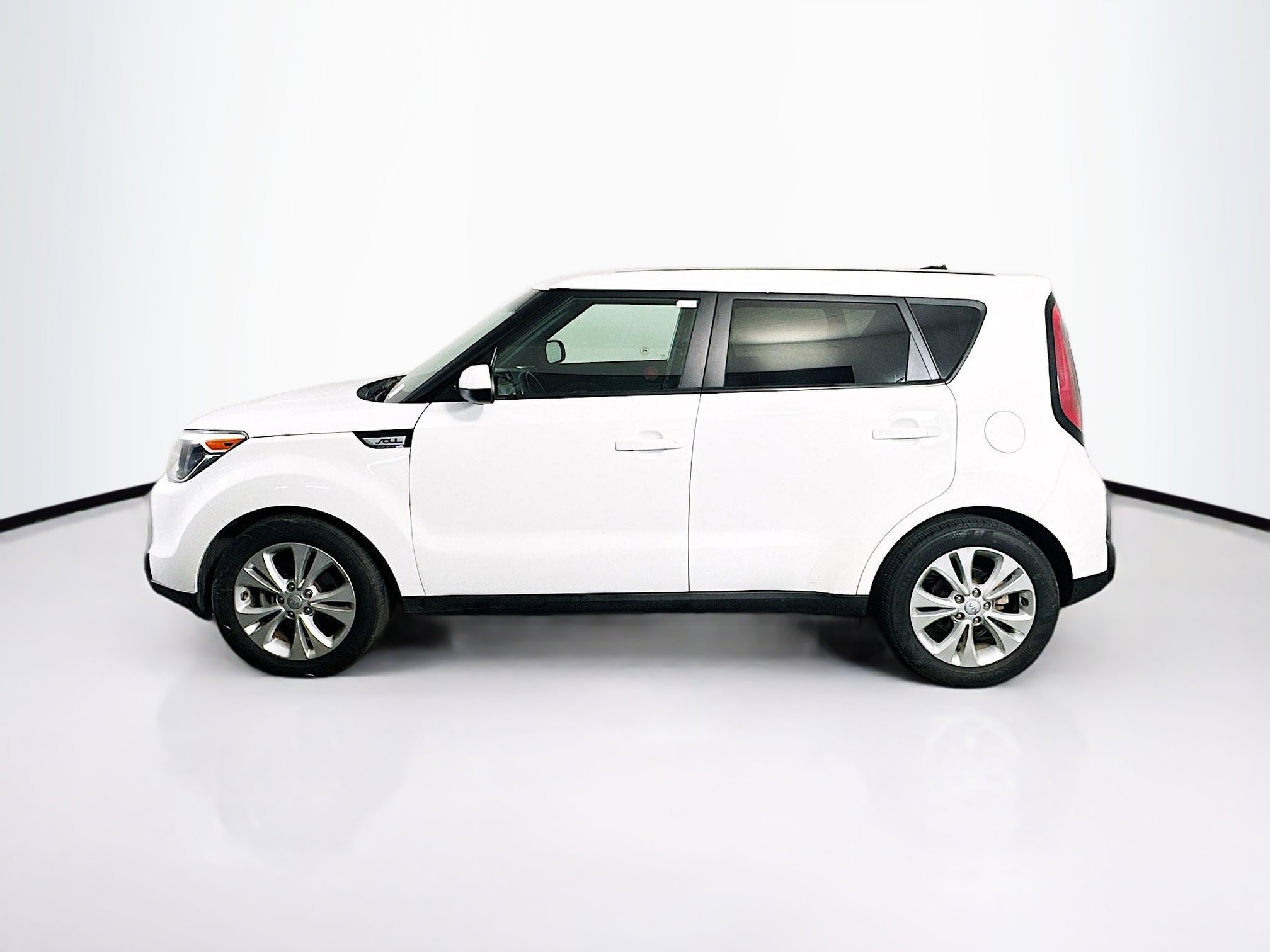 Used 2016 Kia Soul + image 4