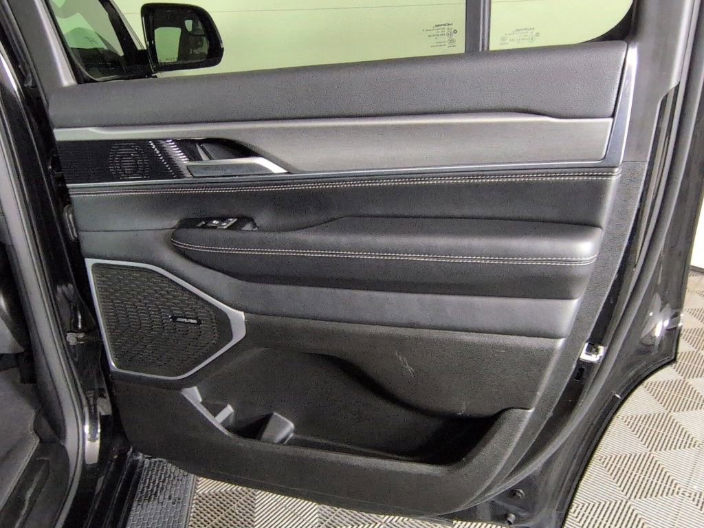 Certified 2024 Jeep Wagoneer Series II AWD/4WD image 39