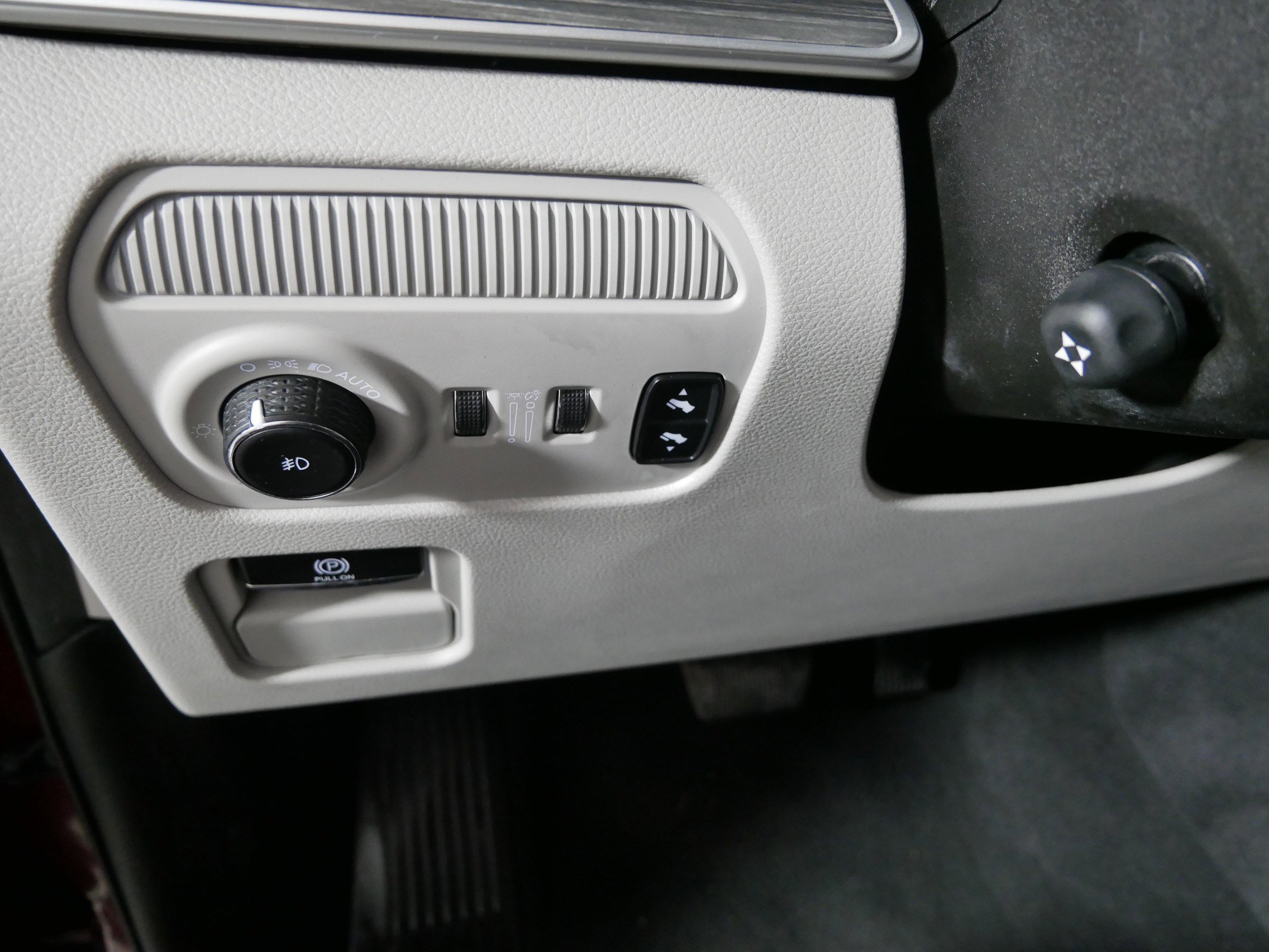 Used 2022 Jeep Wagoneer Series III w/ Premium Group I image 26