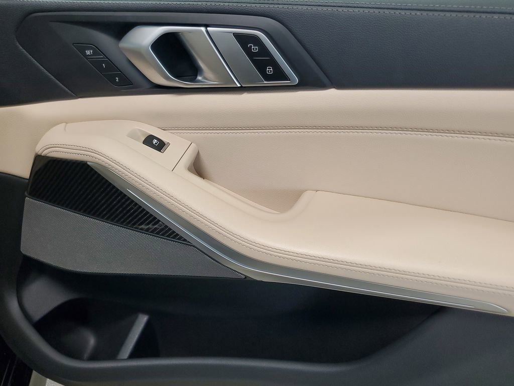 Used 2021 BMW X5 M50i image 34