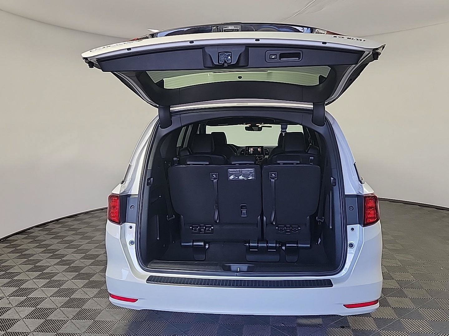 Certified 2023 Honda Odyssey Sport image 6