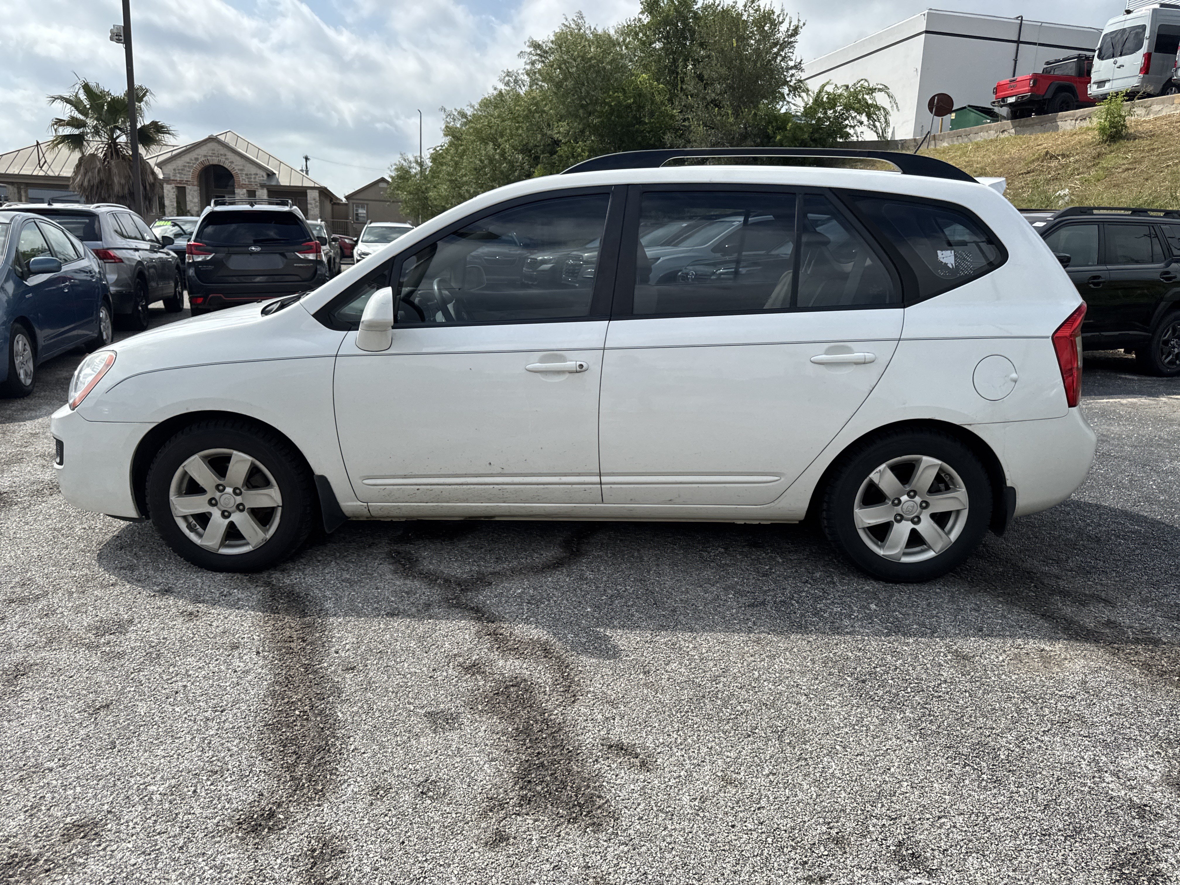 Used 2009 Kia Rondo LX FWD image 12