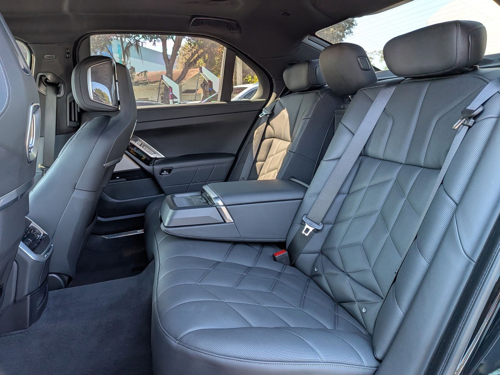 Used 2024 BMW 740i xDrive image 15