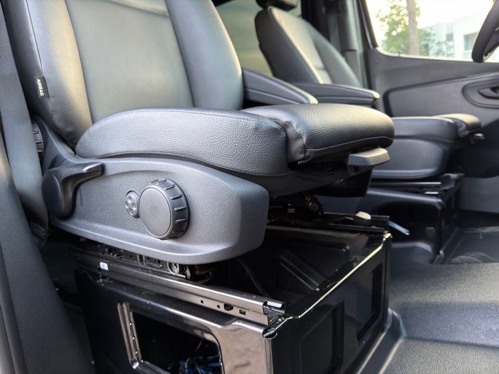 Used 2024 Mercedes-Benz Sprinter 2500 image 37
