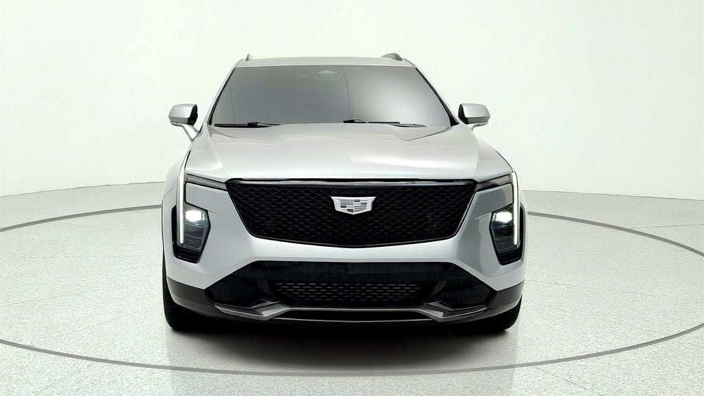 Used 2024 Cadillac XT4 Sport FWD image 2