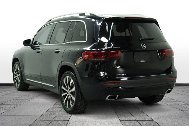 Used 2022 Mercedes-Benz GLB 250 w/ Premium Package image 5