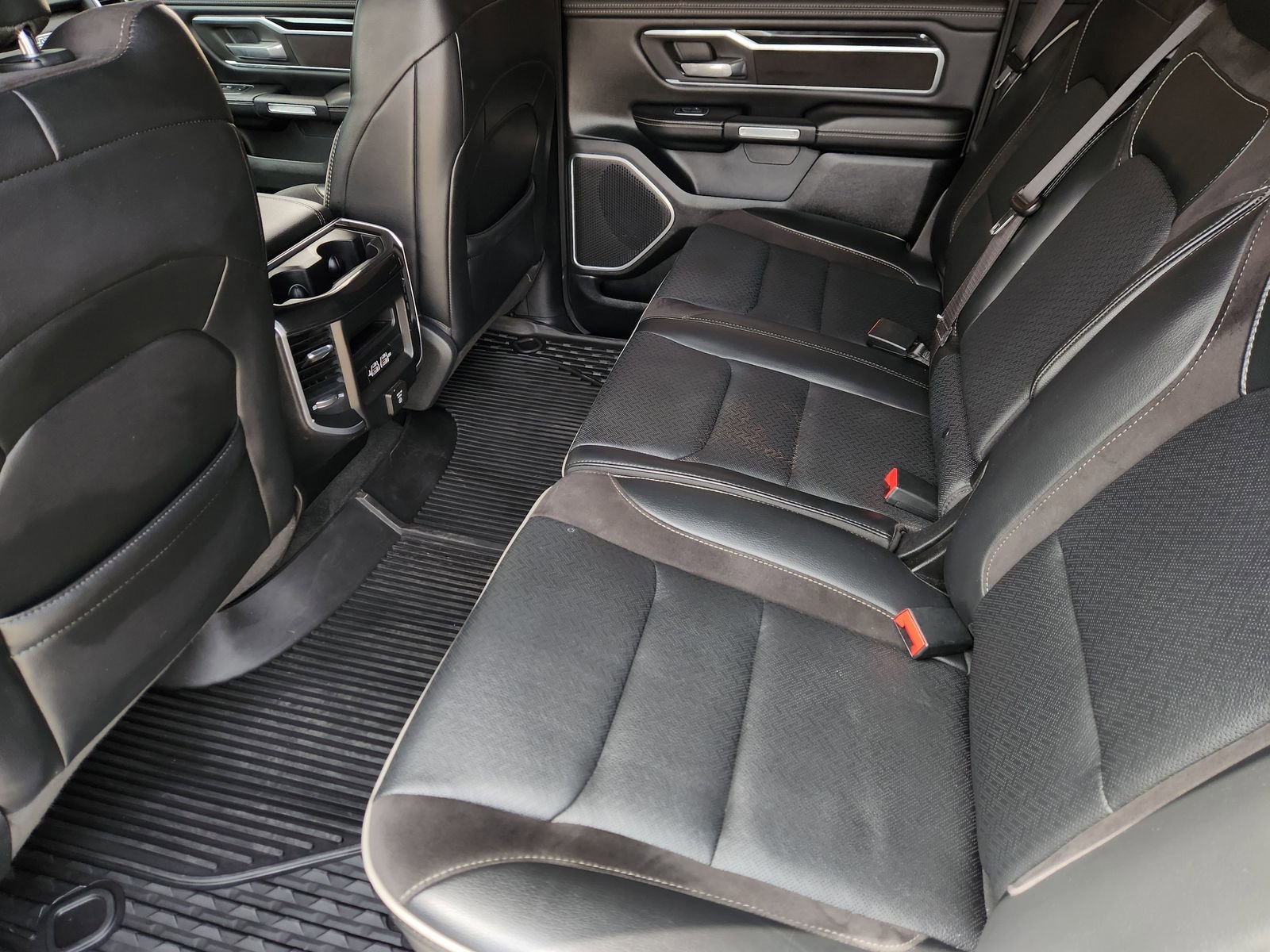 Used 2020 RAM 1500 Laramie w/ Sport Appearance Package AWD/4WD image 33