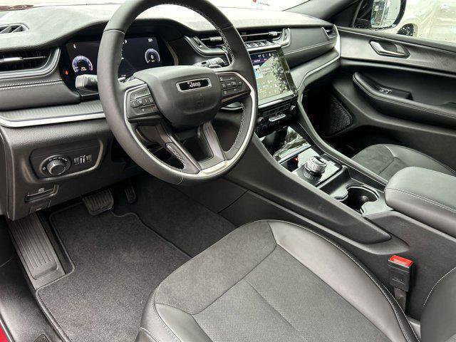 New 2025 Jeep Grand Cherokee L Laredo image 18