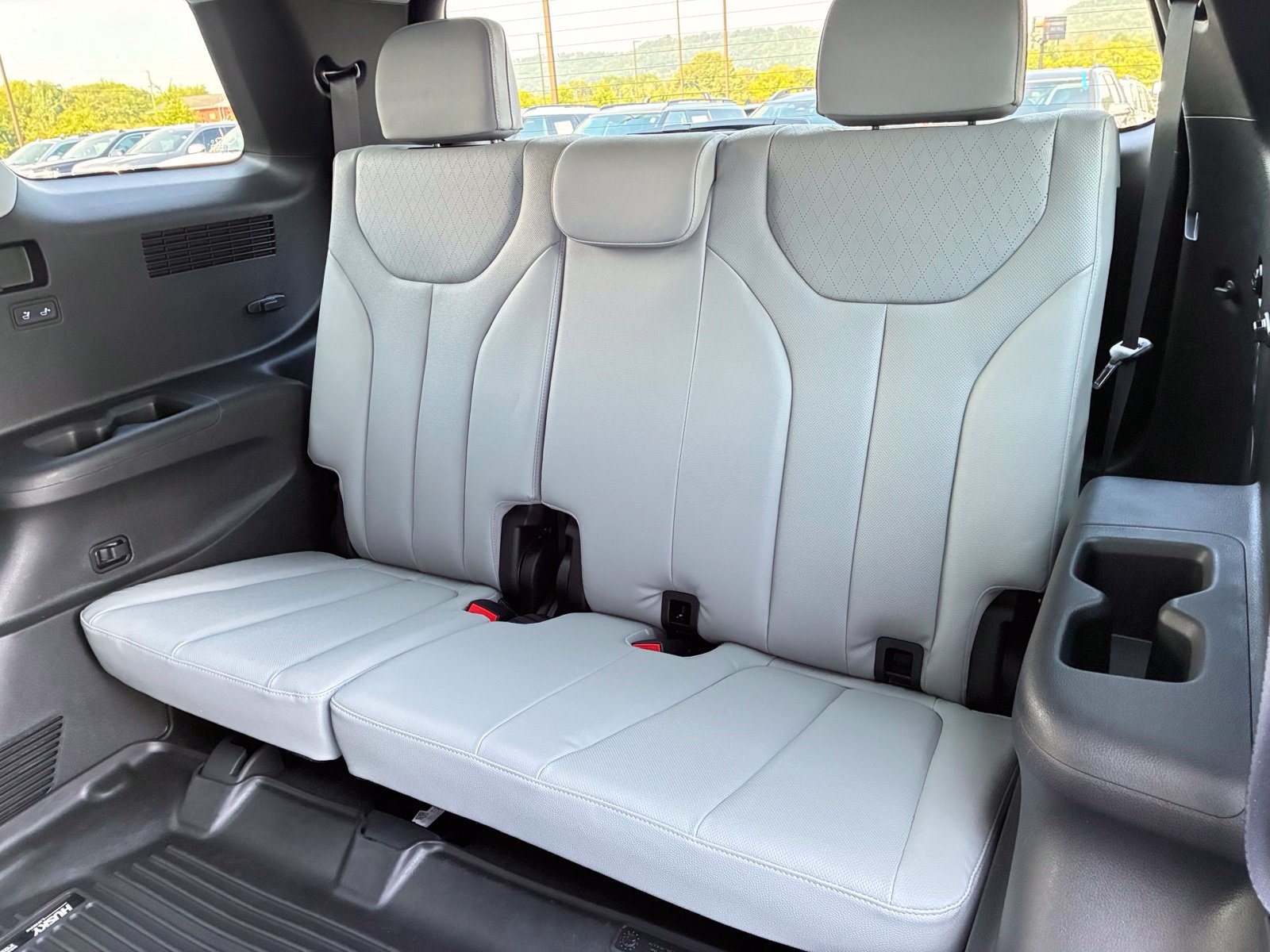 Used 2022 Hyundai Palisade SEL w/ 8P Bench Seat Package FWD image 16