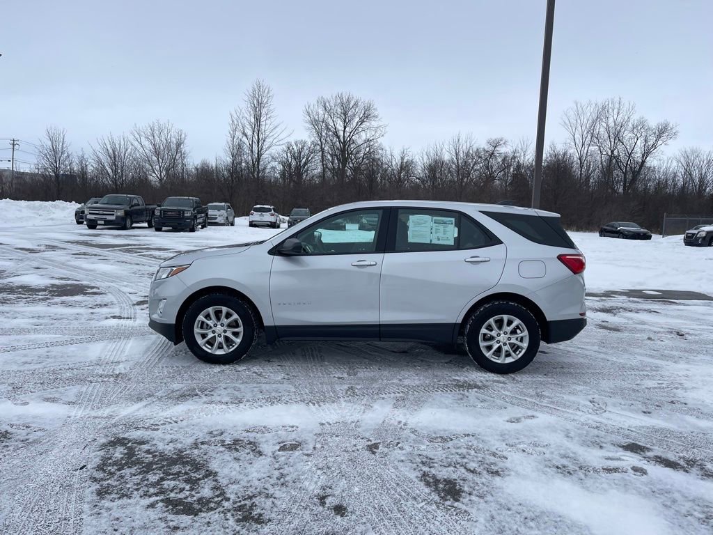 Used 2018 Chevrolet Equinox LS image 2