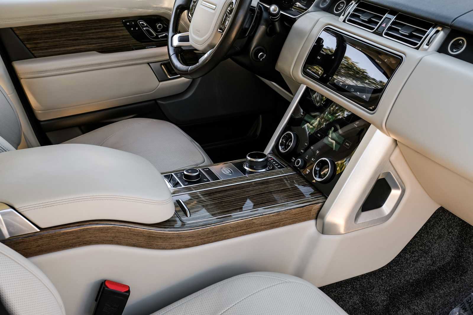 Used 2019 Land Rover Range Rover Long Wheelbase Supercharged image 26