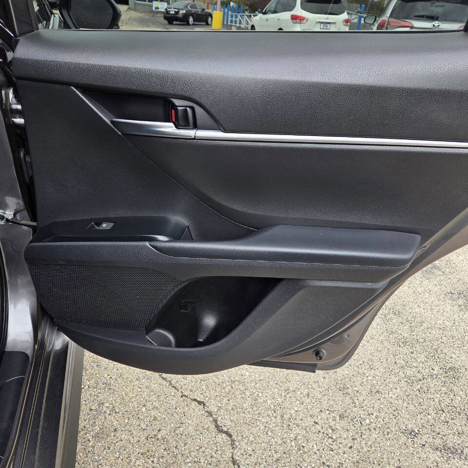 Used 2020 Toyota Camry SE w/ Convenience Package FWD image 14
