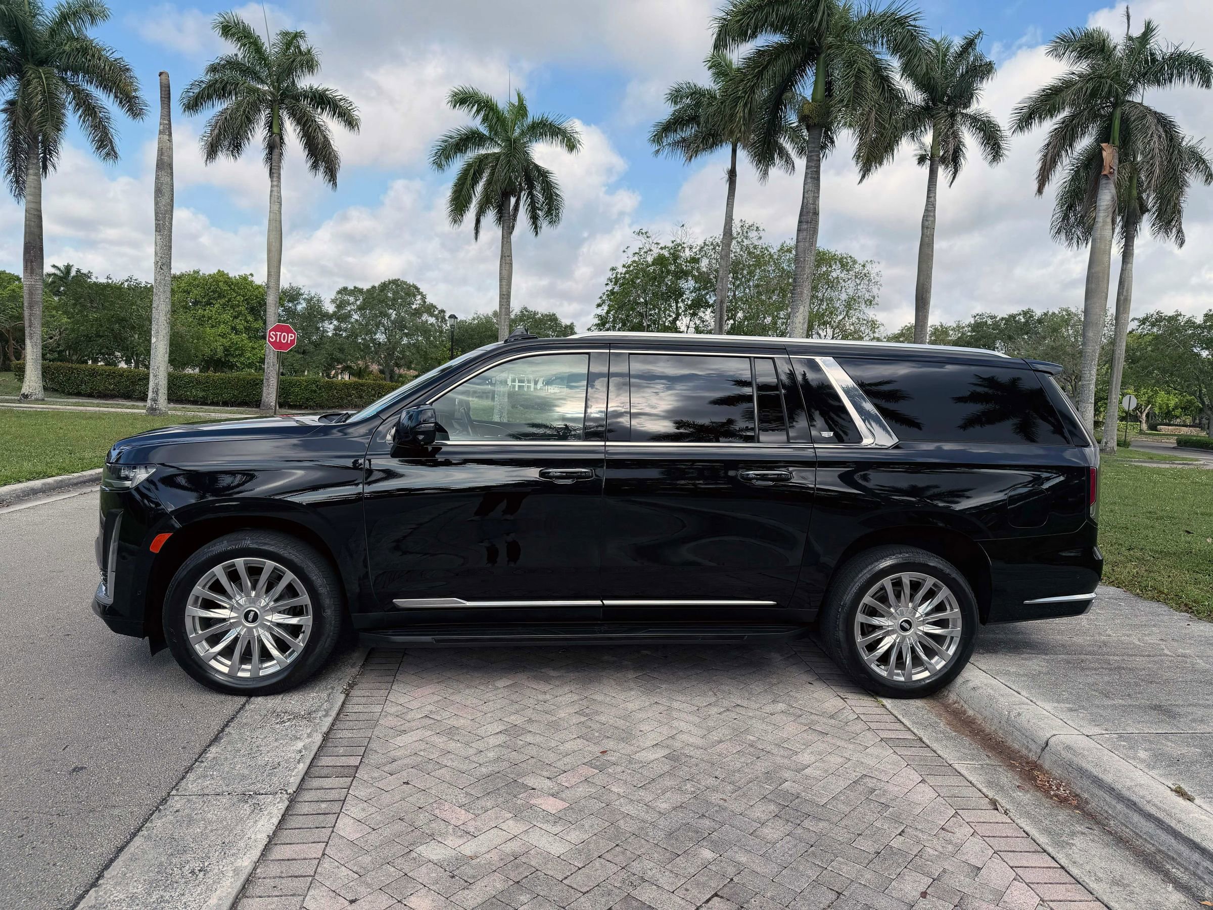 Used 2021 Cadillac Escalade ESV Premium Luxury w/ Performance Package RWD image 22