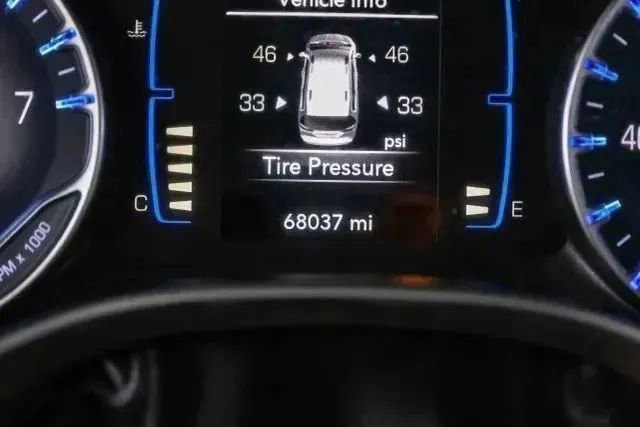 Used 2018 Chrysler Pacifica Touring Plus w/ Tire & Wheel Group FWD image 25