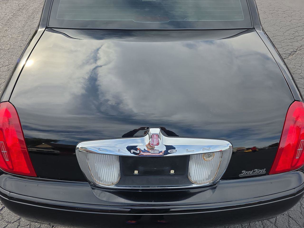 Used 1999 Lincoln Town Car Signature RWD image 33