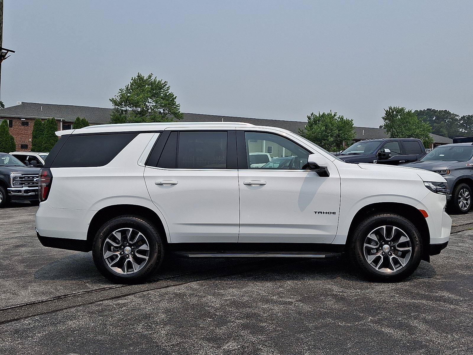 Used 2024 Chevrolet Tahoe LT w/ LT Signature Package AWD/4WD image 7