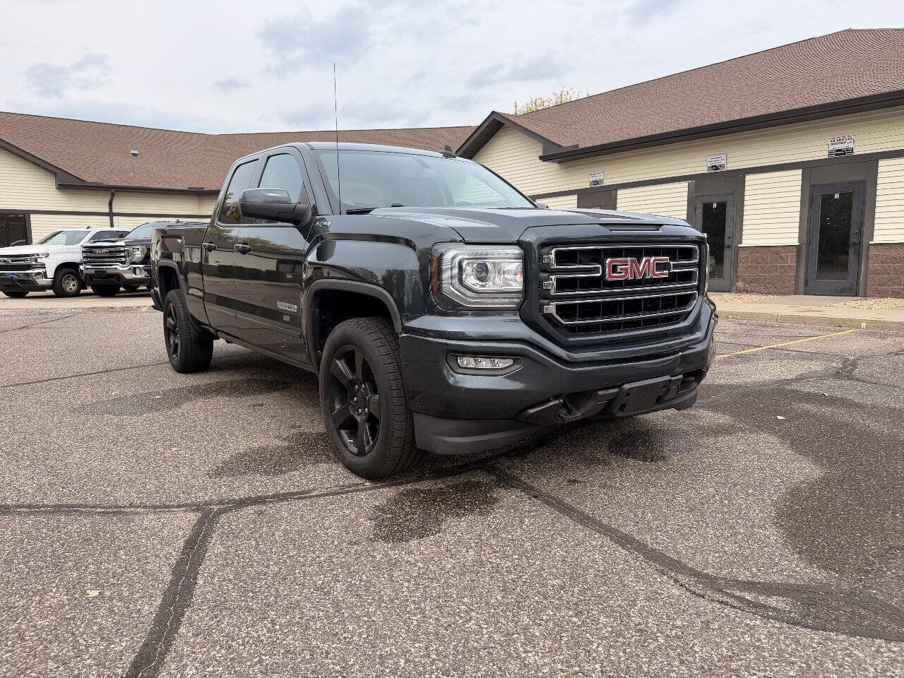 Used 2019 GMC Sierra 1500 Limited w/ Elevation Edition AWD/4WD image 3